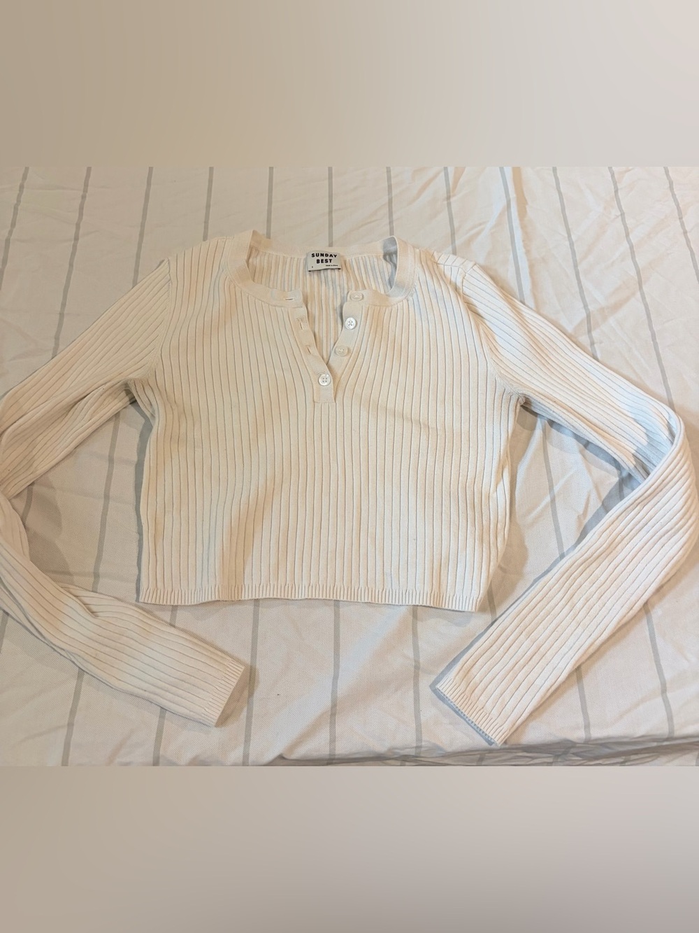 Aritzia Ribbed Henley Long-Sleeve Crop Top - Creamy white